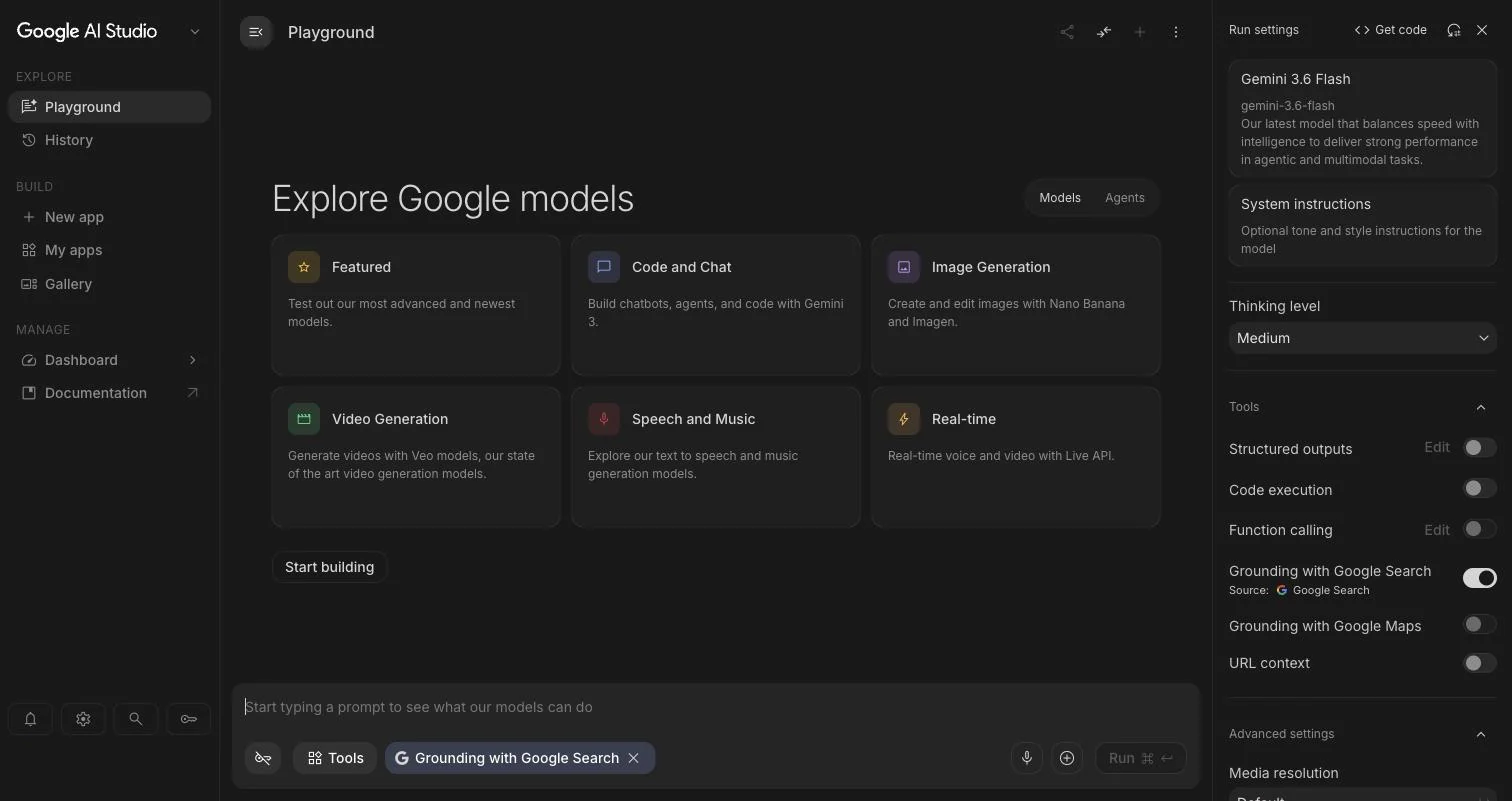 Google AI Studio med venstremenu, seks modelkategorier i midten og Run settings-panelet til højre.