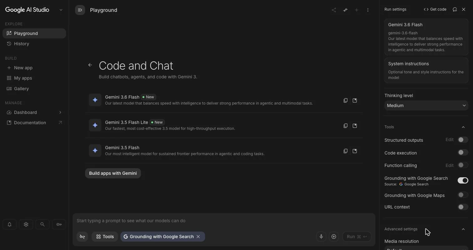 Run settings-panelet i AI Studio med modelkort, System instructions, Thinking level og seks værktøjs-toggles.